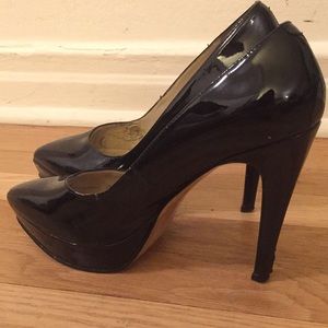 SALE Black Nine West platform patent pump heel